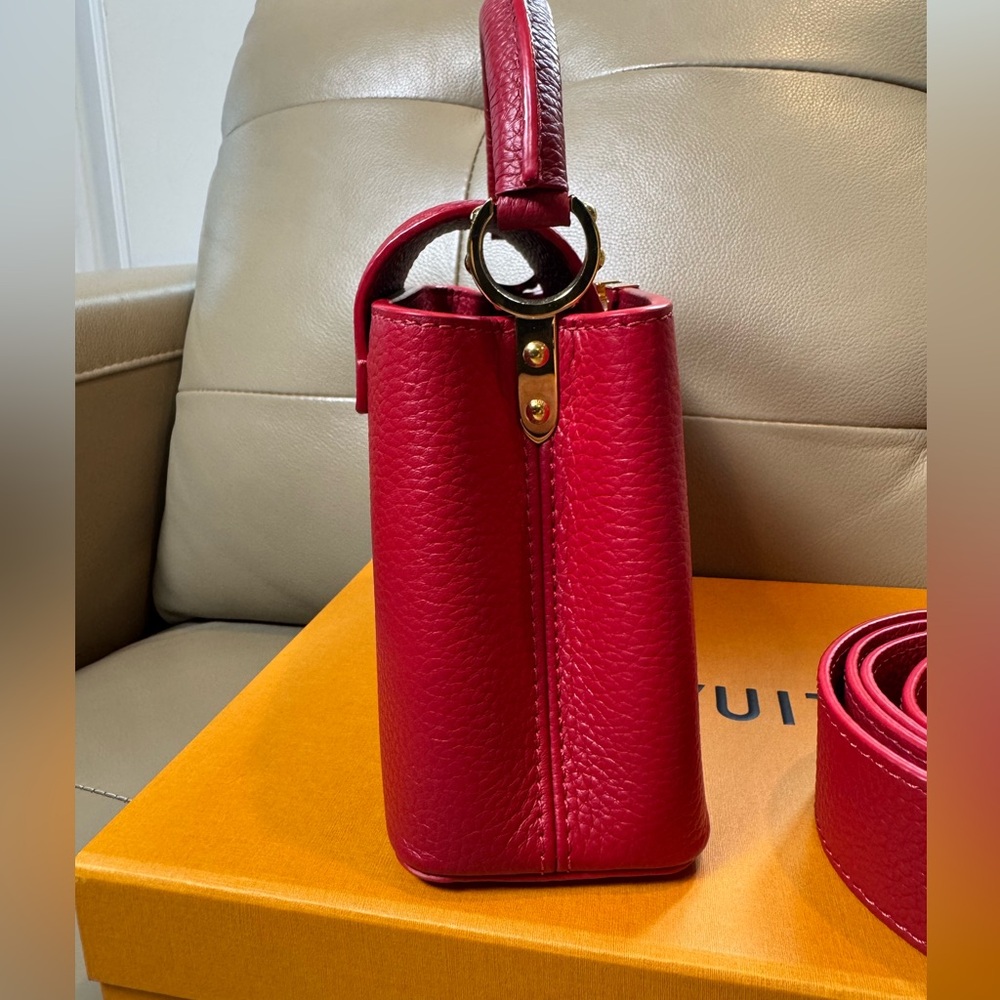 Louis Vuitton Capucines Mini Scarlet - Picture 4 of 12